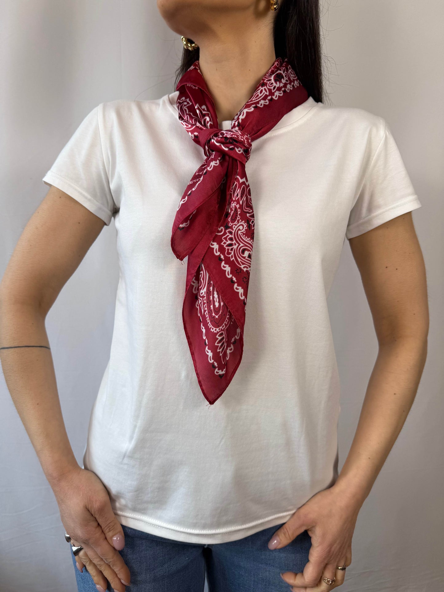 T-shirt con foulard bandana