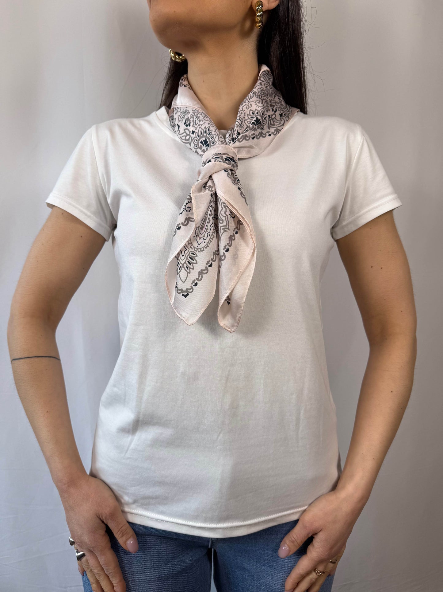 T-shirt con foulard bandana